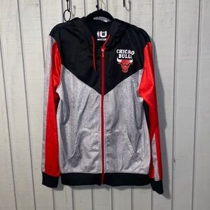 Chicago Bulls men’s zip up XL runs small
